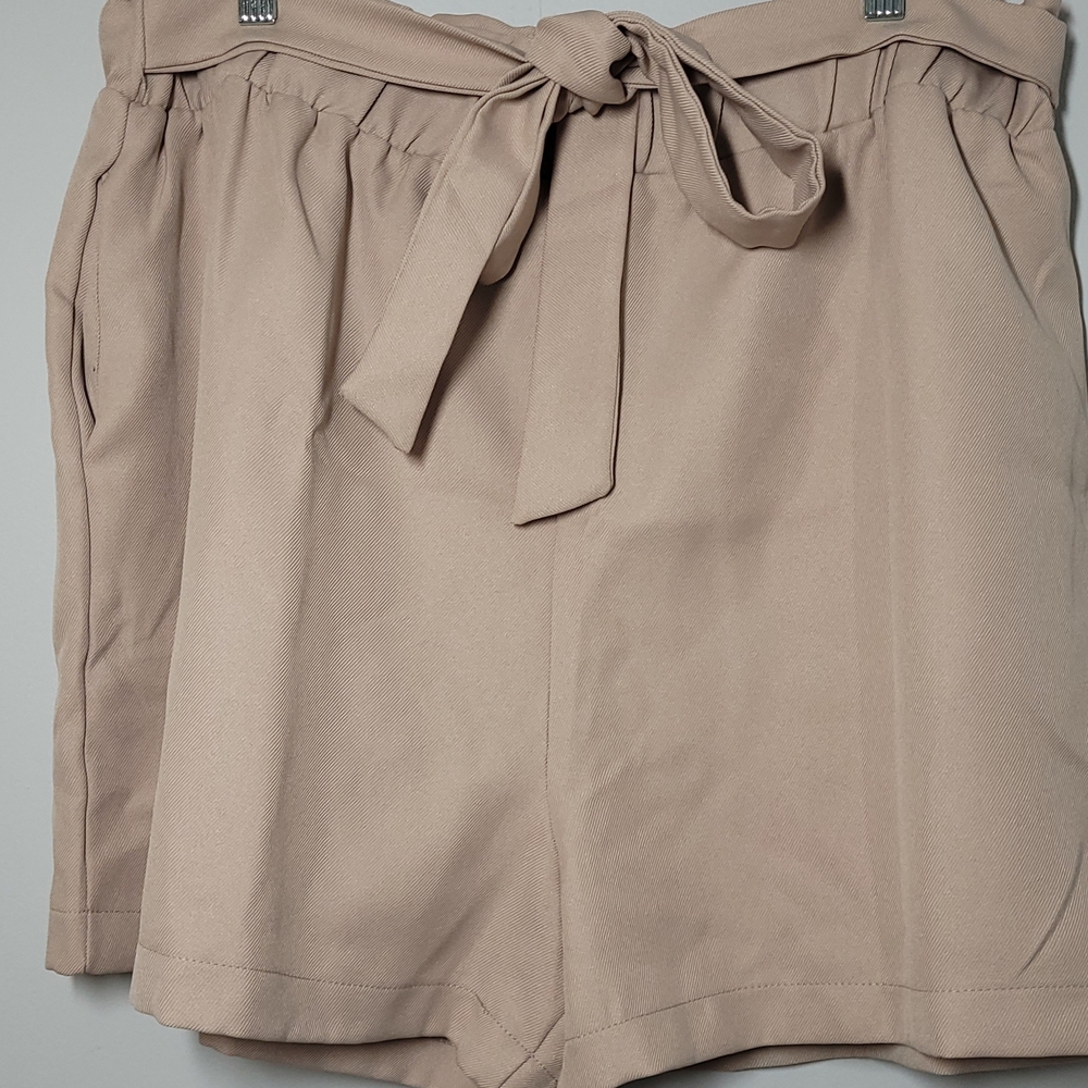 Heimish Women's Tan Elastic Waist And Tie Shorts With Pockets 3X NWT